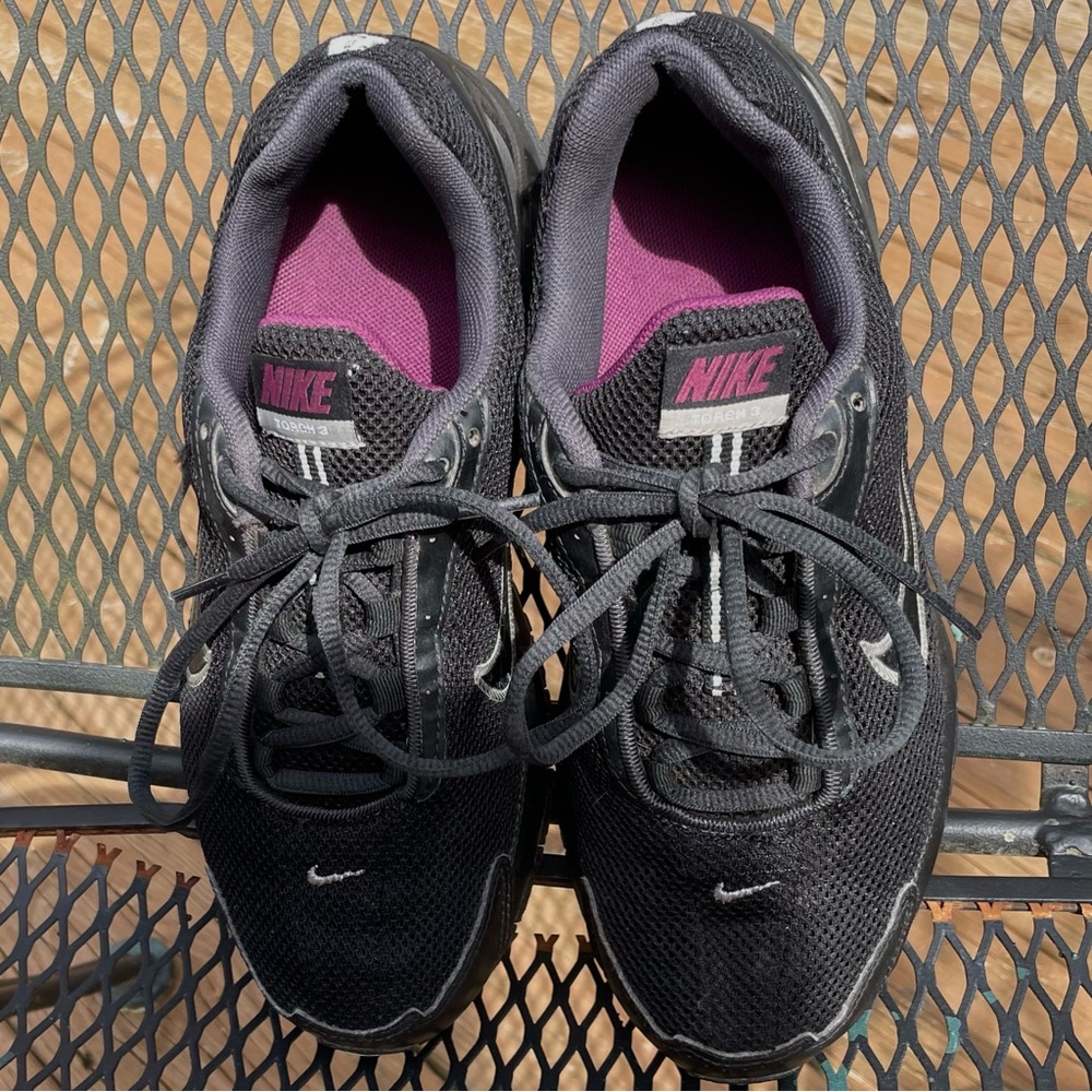 Nike Torch 3 Blk &  Silv Run Shoe Mens sz 8. foot box length 10"+-. Gently used. - Picture 3 of 12